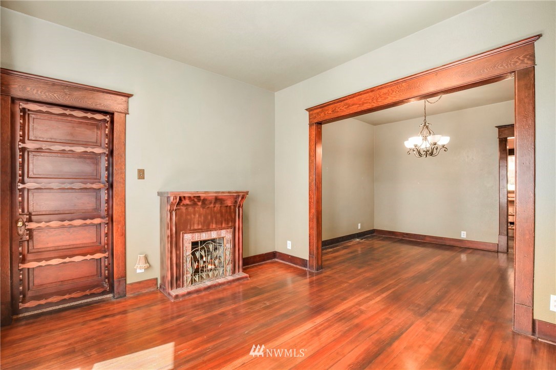532 Southwest Sunset Boulevard Renton, WA 98057 - Photo 11 of 32