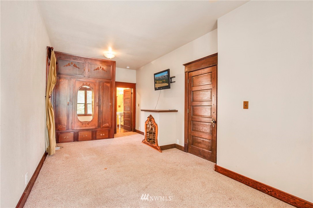 532 Southwest Sunset Boulevard Renton, WA 98057 - Photo 13 of 32