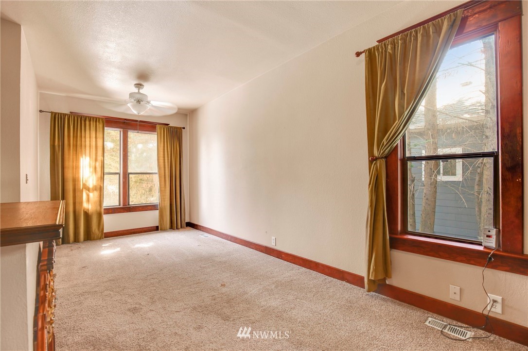 532 Southwest Sunset Boulevard Renton, WA 98057 - Photo 14 of 32