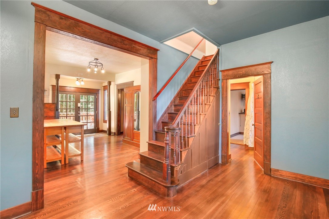 532 Southwest Sunset Boulevard Renton, WA 98057 - Photo 16 of 32