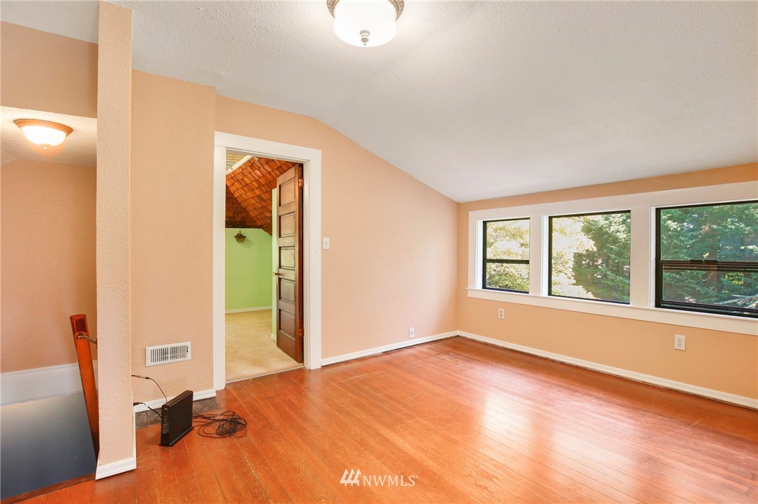 532 Southwest Sunset Boulevard Renton, WA 98057 - Photo 19 of 32