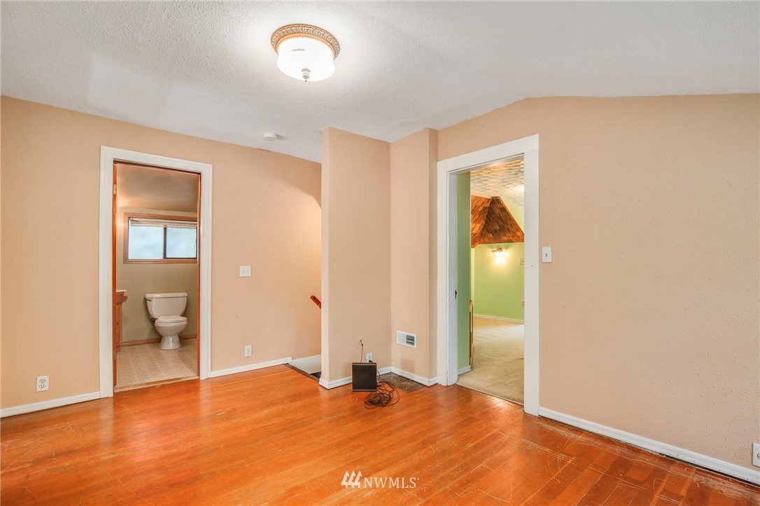 532 Southwest Sunset Boulevard Renton, WA 98057 - Photo 20 of 32