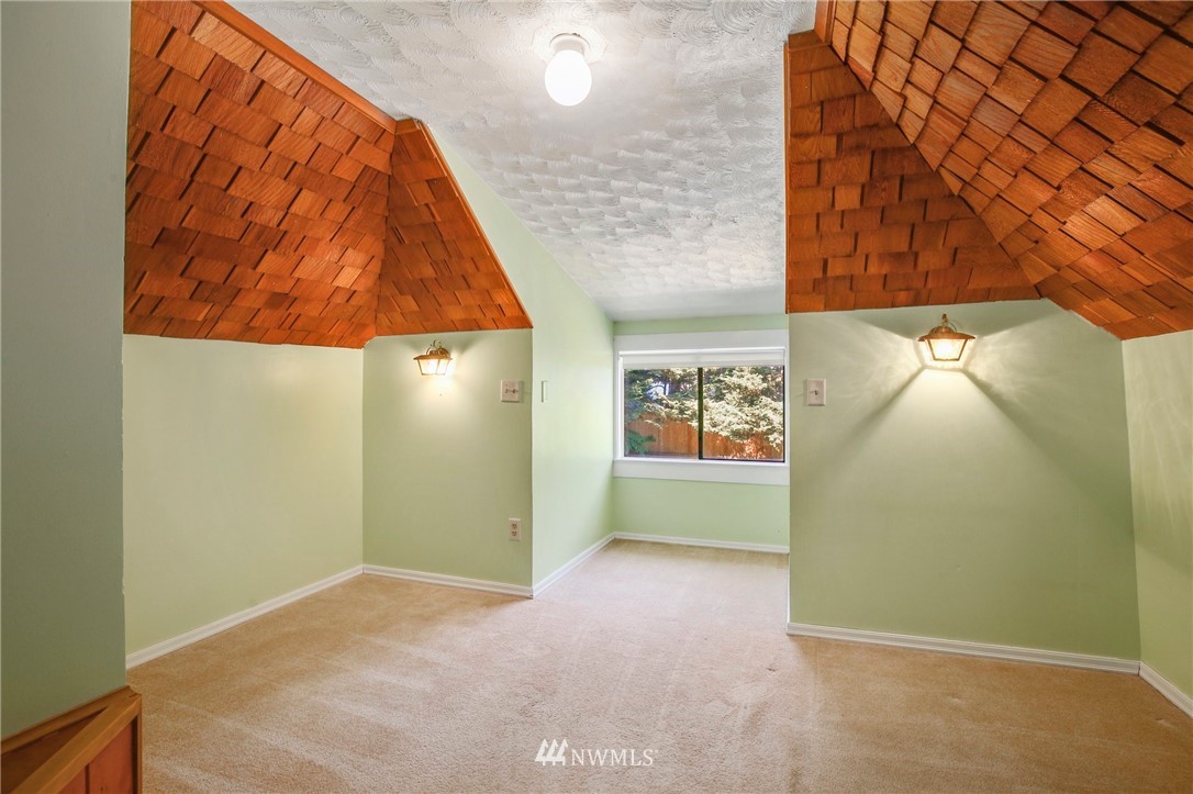 532 Southwest Sunset Boulevard Renton, WA 98057 - Photo 23 of 32