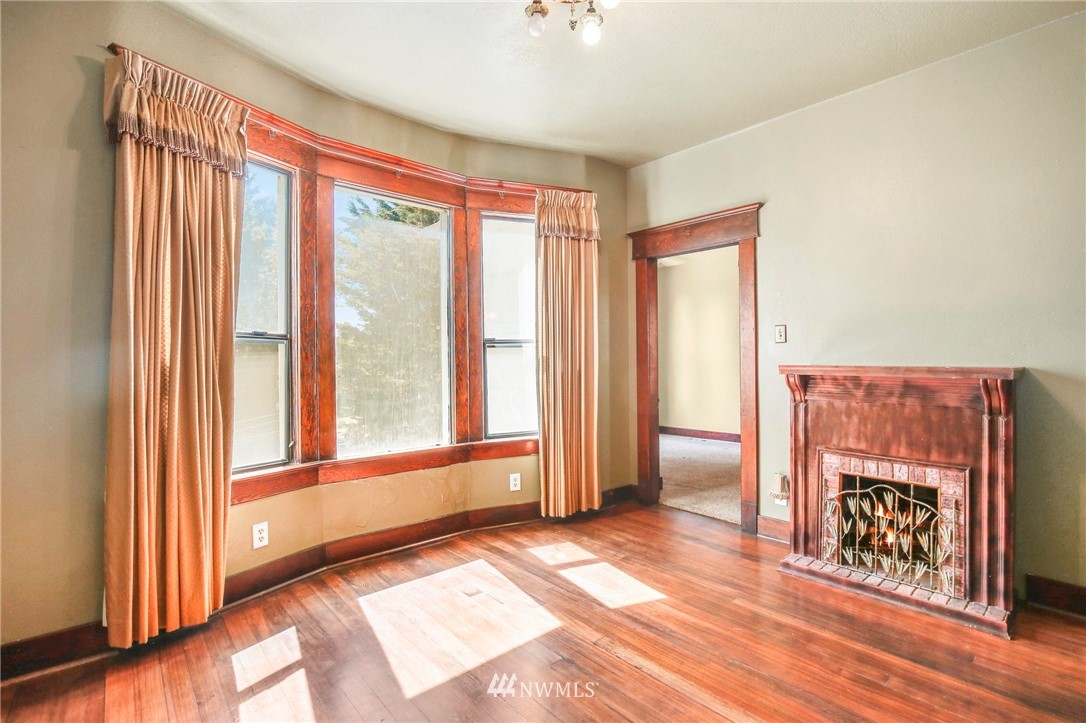 532 Southwest Sunset Boulevard Renton, WA 98057 - Photo 10 of 32