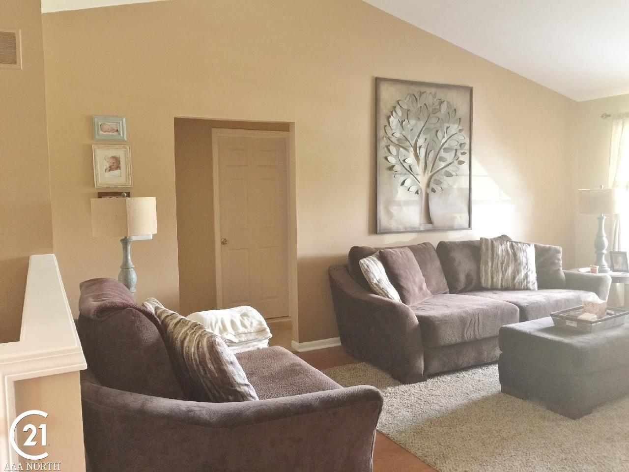 453 Victoria Lane Romeo, MI 48065 - Photo 5 of 25 Living Room