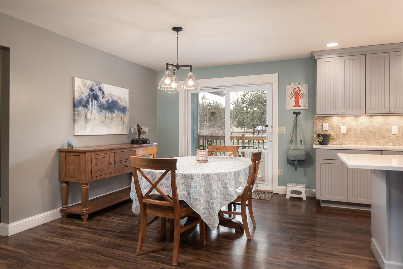 64215 Hunnell Road Bend, OR 97703 - Photo 2 of 6 Dining