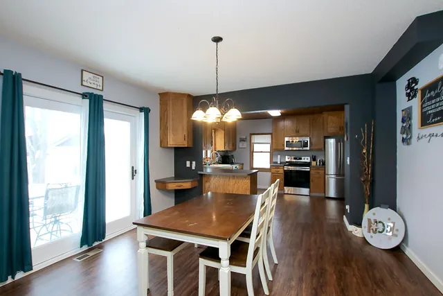 $175,000 | 302 2nd Street Southeast, Renville, MN 56284