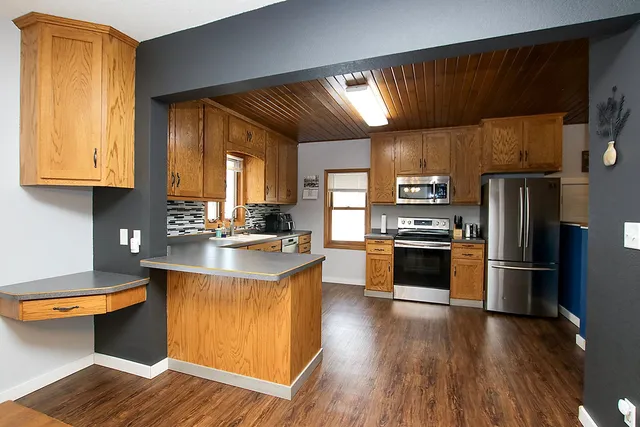 $175,000 | 302 2nd Street Southeast, Renville, MN 56284