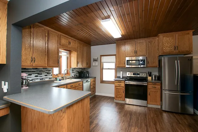 $175,000 | 302 2nd Street Southeast, Renville, MN 56284