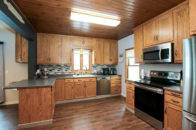 $175,000 | 302 2nd Street Southeast, Renville, MN 56284