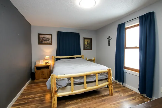 $175,000 | 302 2nd Street Southeast, Renville, MN 56284