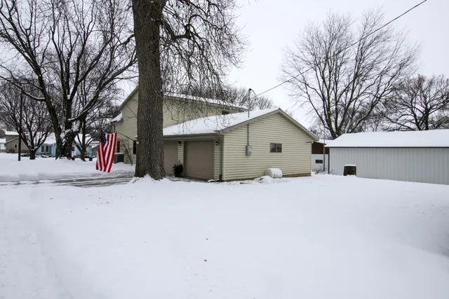 $175,000 | 302 2nd Street Southeast, Renville, MN 56284