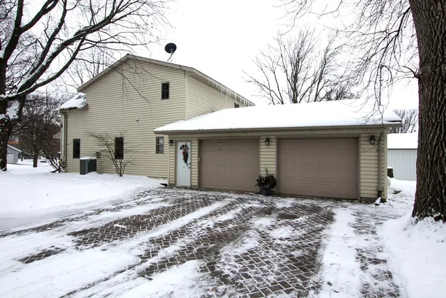 $175,000 | 302 2nd Street Southeast, Renville, MN 56284