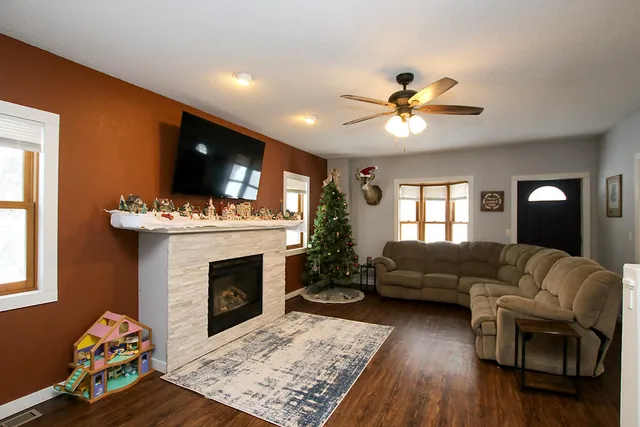 $175,000 | 302 2nd Street Southeast, Renville, MN 56284