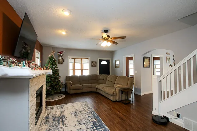 $175,000 | 302 2nd Street Southeast, Renville, MN 56284