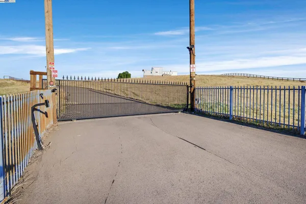 a black and white photo of a room