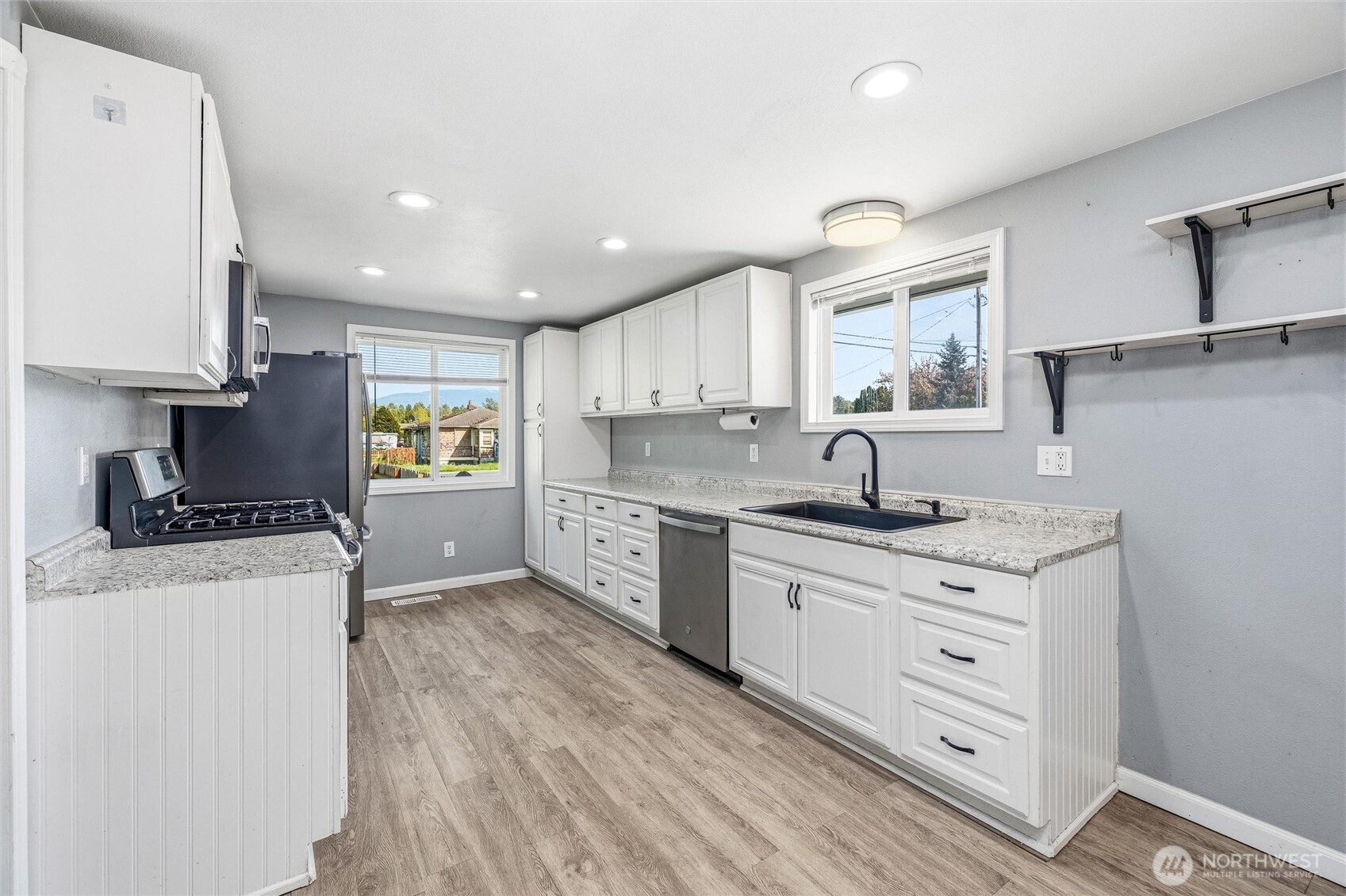 113 South Gardner Road Burlington, WA 98233 - Photo 5 of 40 a kitchen with granite countertop a sink stainless steel appliances and cabinets