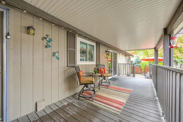 a view of a pathway of the house