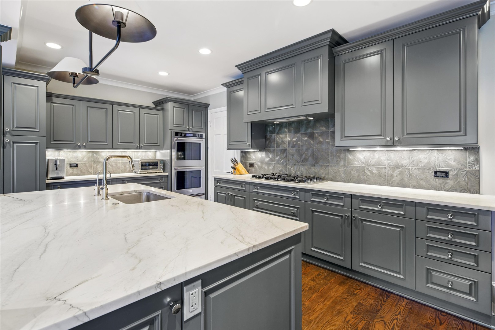 1018 Eastwood Road Glencoe, IL 60022 - Photo 17 of 59