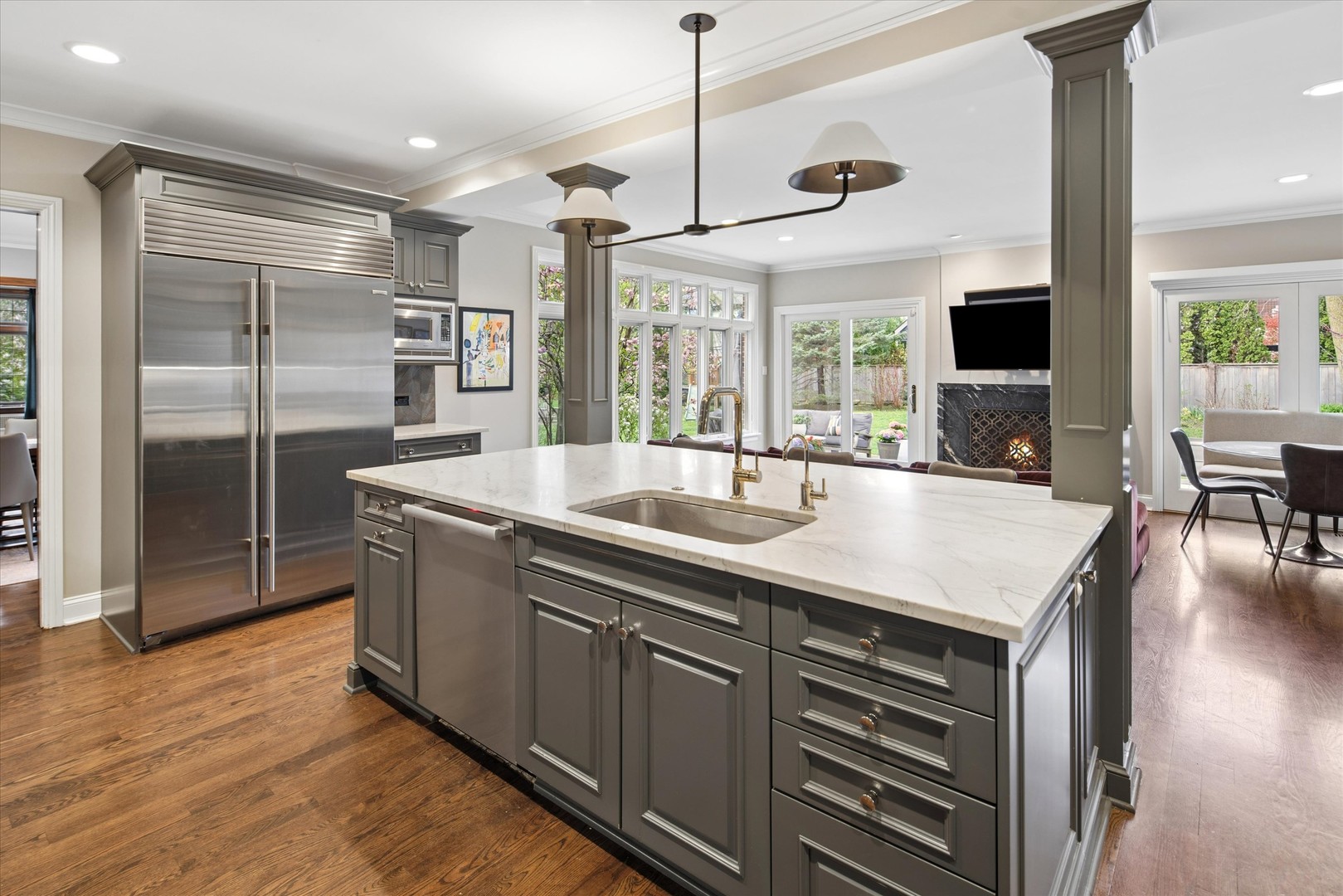 1018 Eastwood Road Glencoe, IL 60022 - Photo 2 of 59