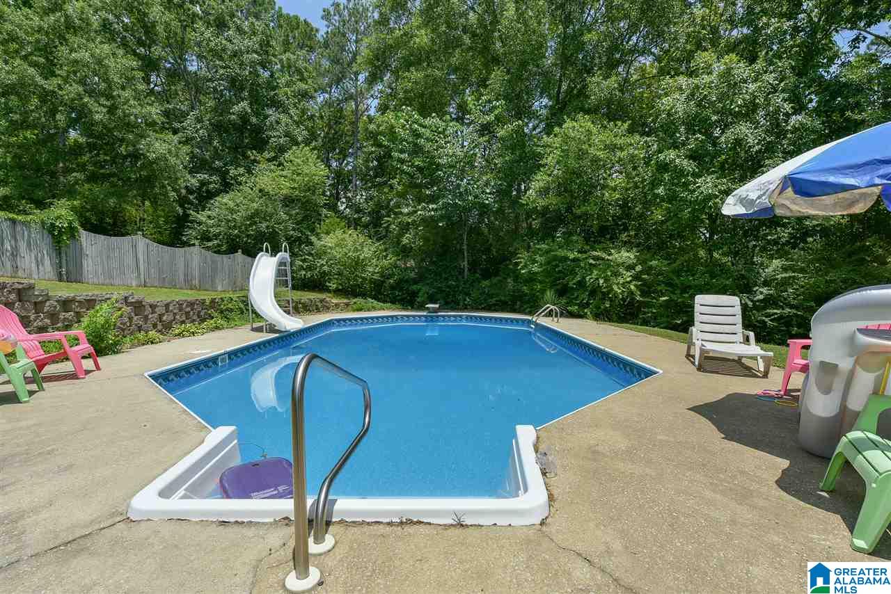 805 Round Hill Road Pelham, AL 35124 - Photo 3 of 40
