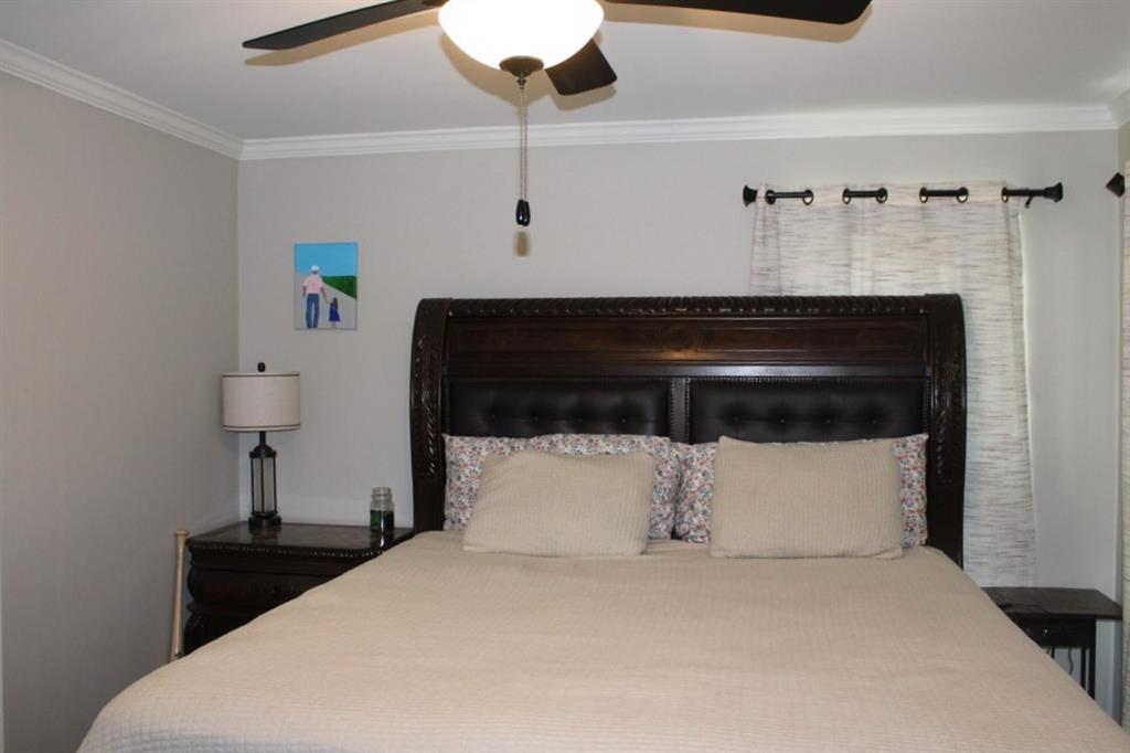 2693 Rhoda Road Shreveport, LA 71119 - Photo 12 of 35 a bathroom with a bathtub and a sink