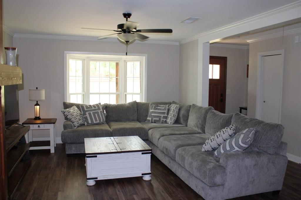 2693 Rhoda Road Shreveport, LA 71119 - Photo 5 of 39 a living room with furniture and a large window
