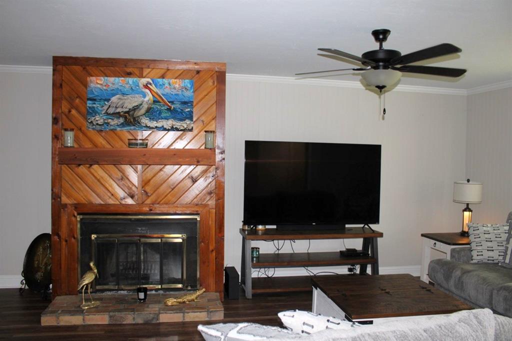 2693 Rhoda Road Shreveport, LA 71119 - Photo 5 of 35 a living room with furniture and a flat screen tv