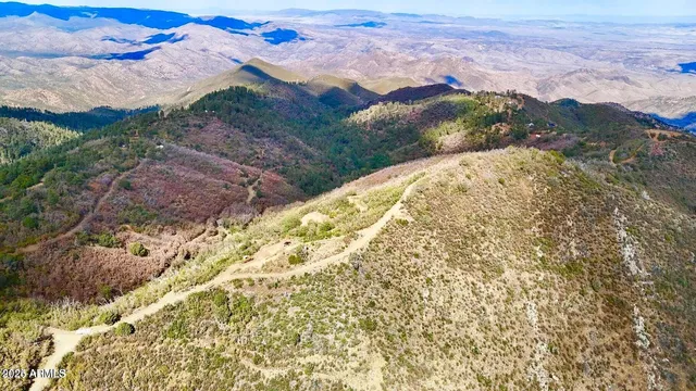 a view of a houses with a yard