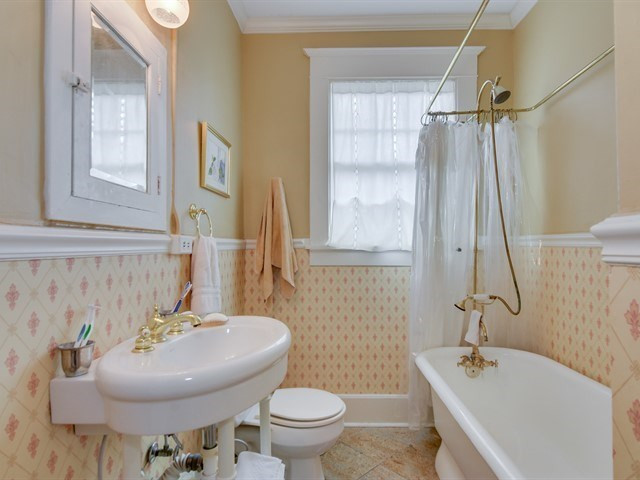 935 Hickman Road Augusta, GA 30904 - Photo 14 of 18 Hall Bathroom