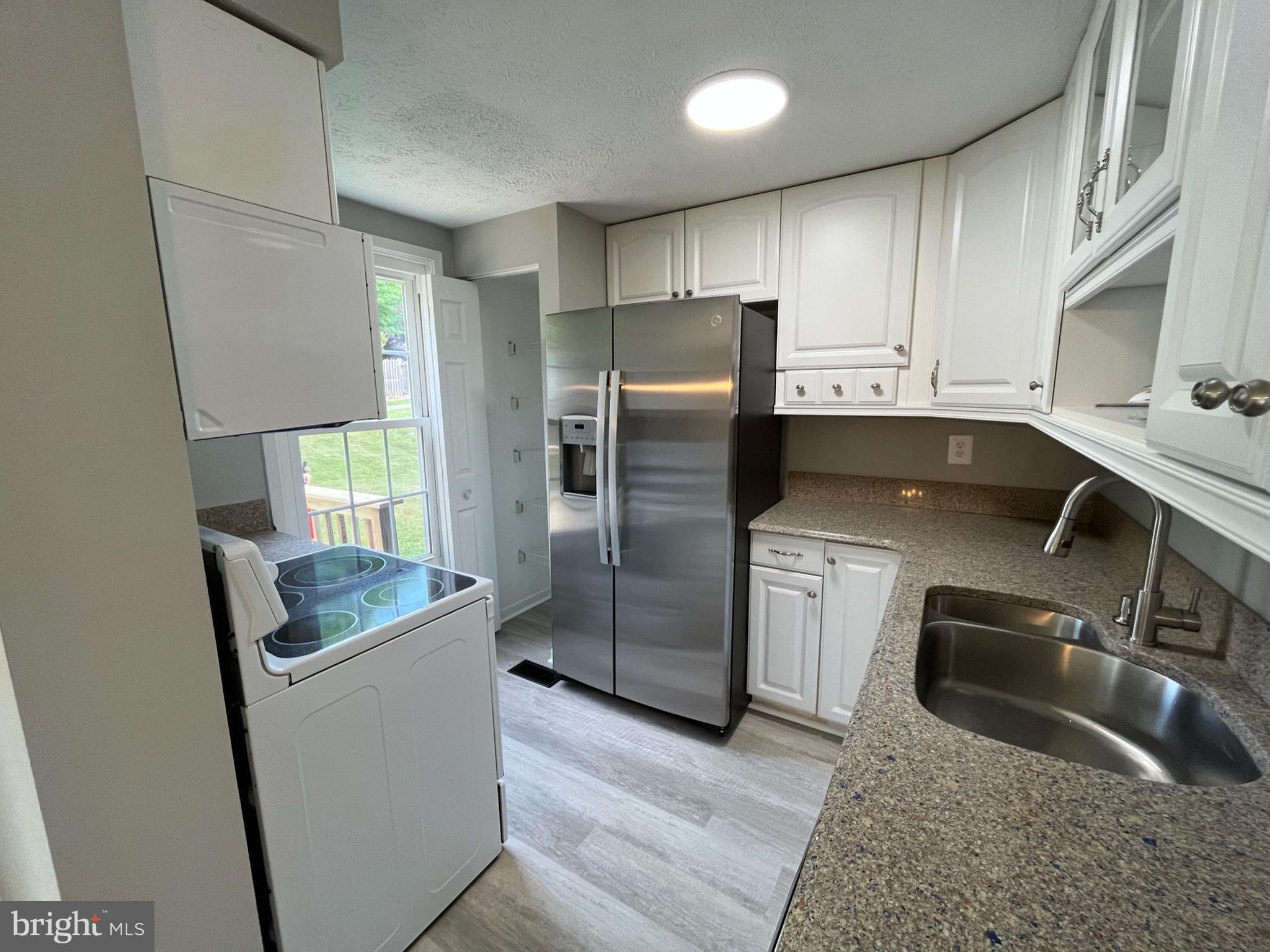 19414 Torran Rocks Terrace Gaithersburg, MD 20879 - Photo 9 of 18 Kitchen New fridge and diswasher