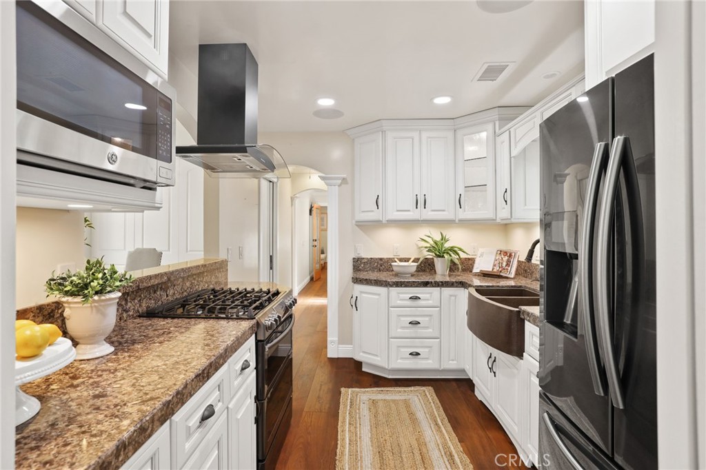 222 8th Street Seal Beach, CA 90740 - Photo 12 of 41