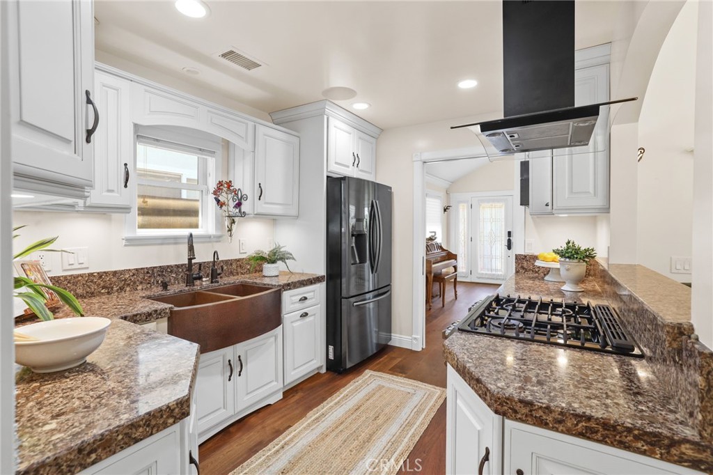 222 8th Street Seal Beach, CA 90740 - Photo 13 of 41