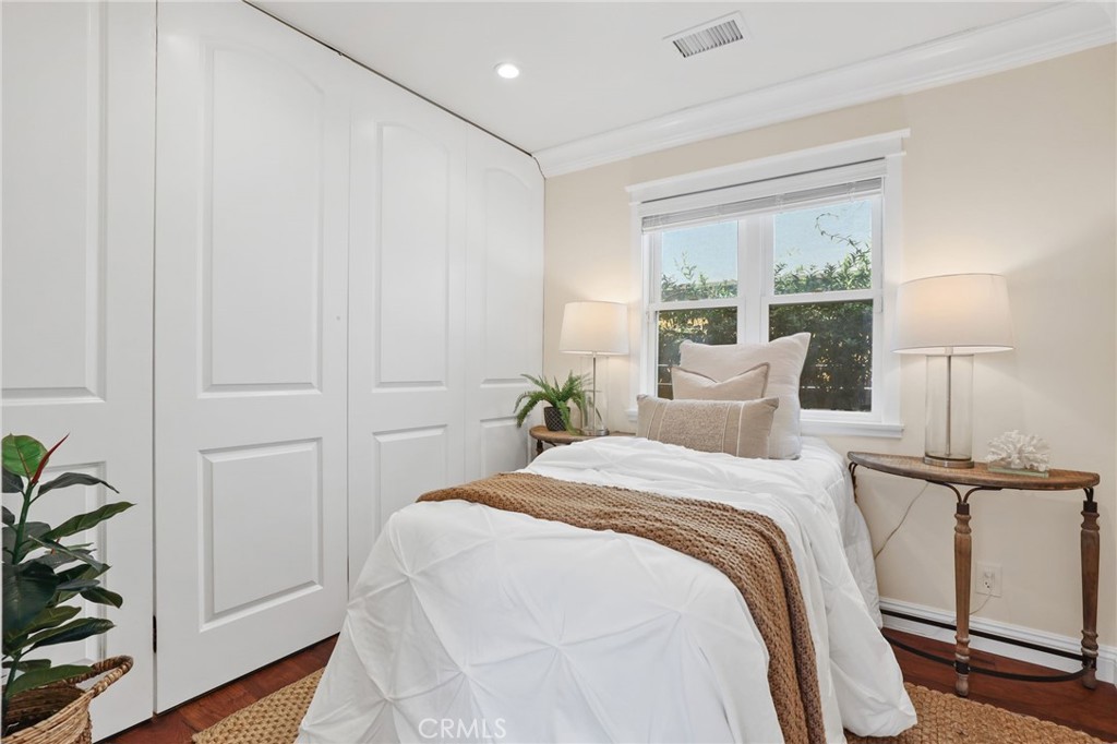 222 8th Street Seal Beach, CA 90740 - Photo 16 of 41 Guest bedroom