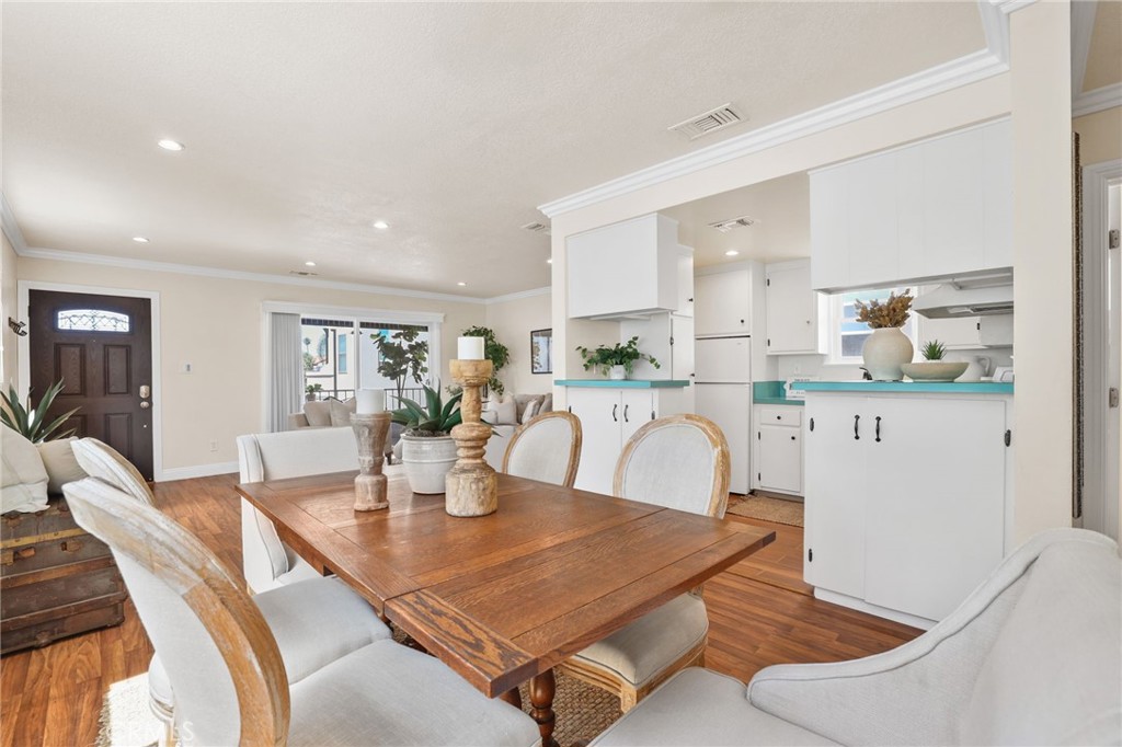 222 8th Street Seal Beach, CA 90740 - Photo 29 of 41 Dining room in upper appartment