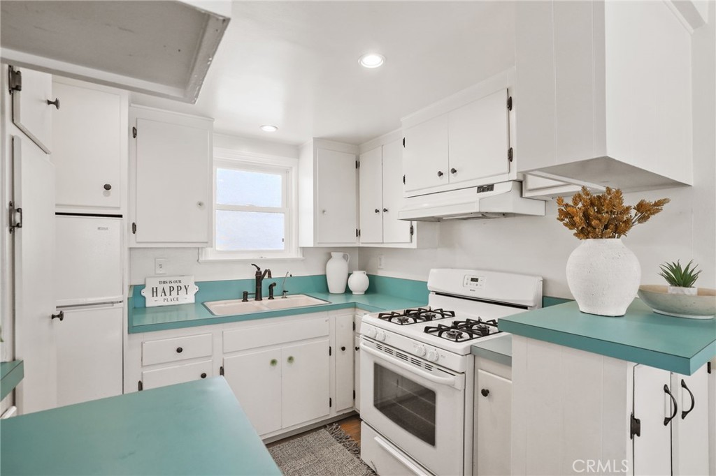 222 8th Street Seal Beach, CA 90740 - Photo 34 of 41