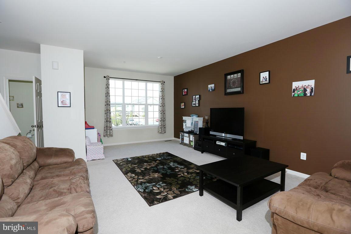 615 Amberfield Road Frederick, MD 21703 - Photo 17 of 29 Living Room