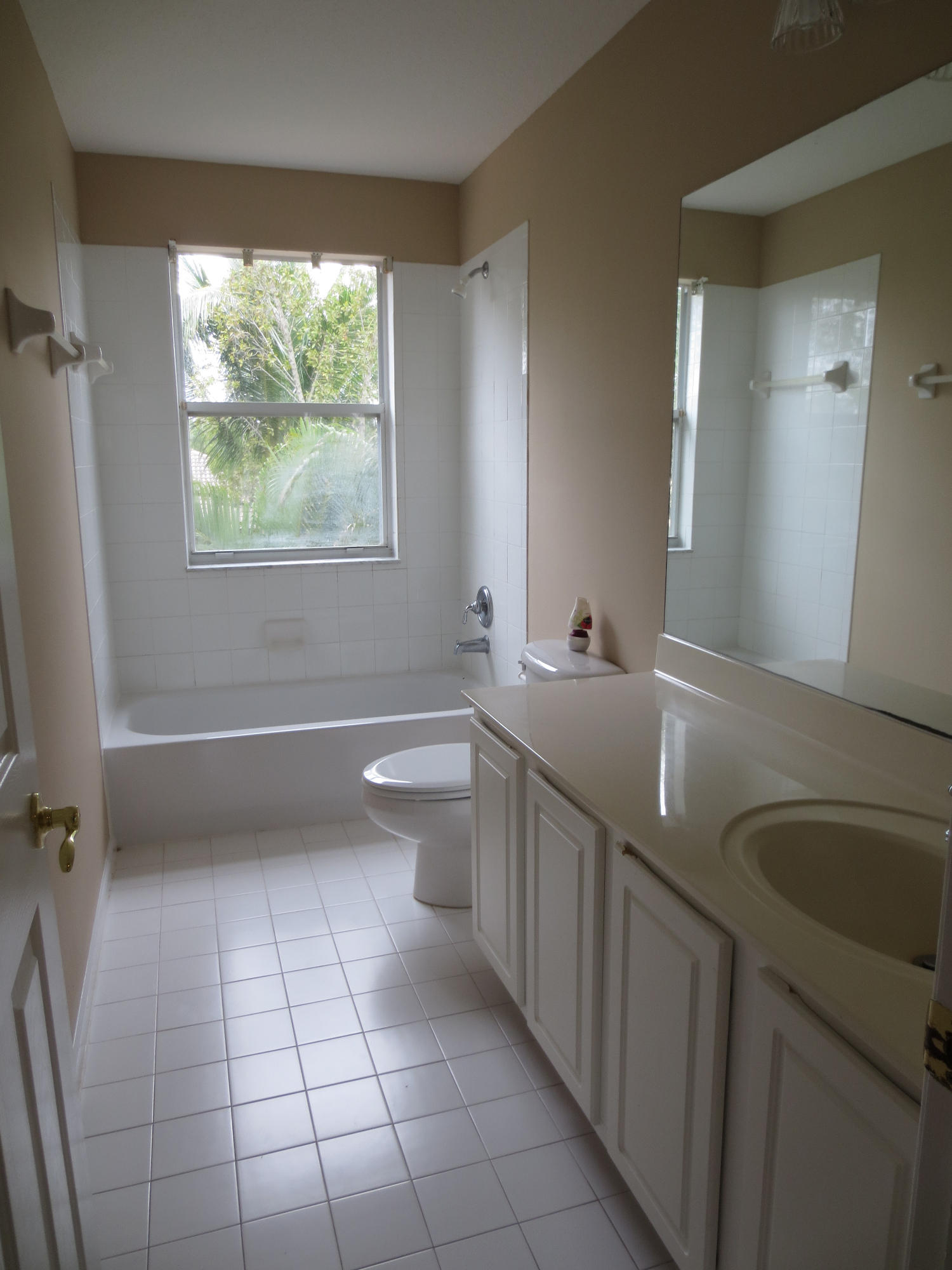 1307 Pebble Ridge Lane West Palm Beach, FL 33411 - Photo 25 of 40 SECOND BATH UPSTAIRS