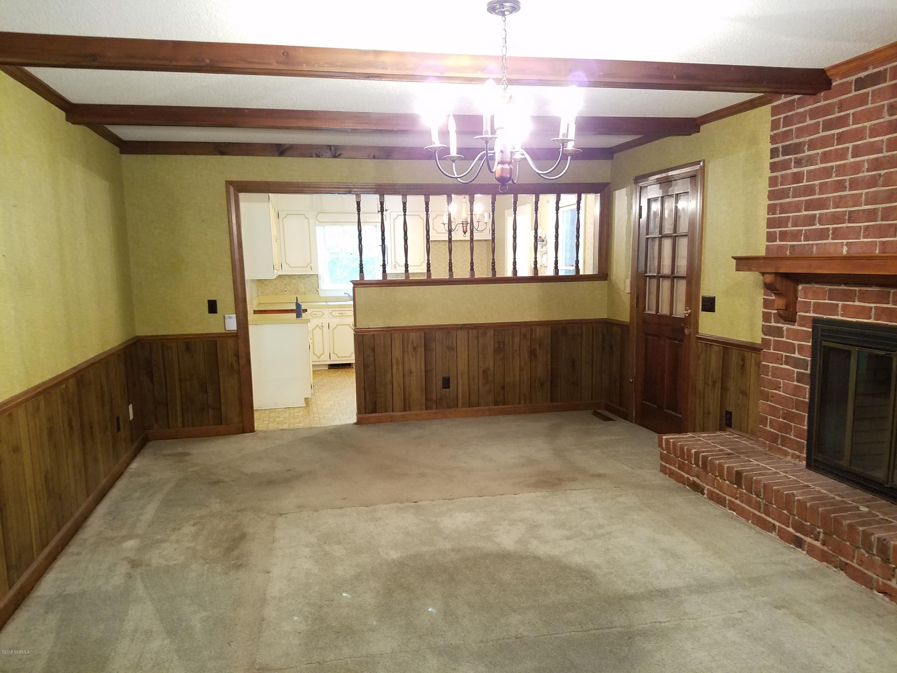 1564 Hull Road Snow Hill, NC 28580 - Photo 11 of 28 Den-Additional