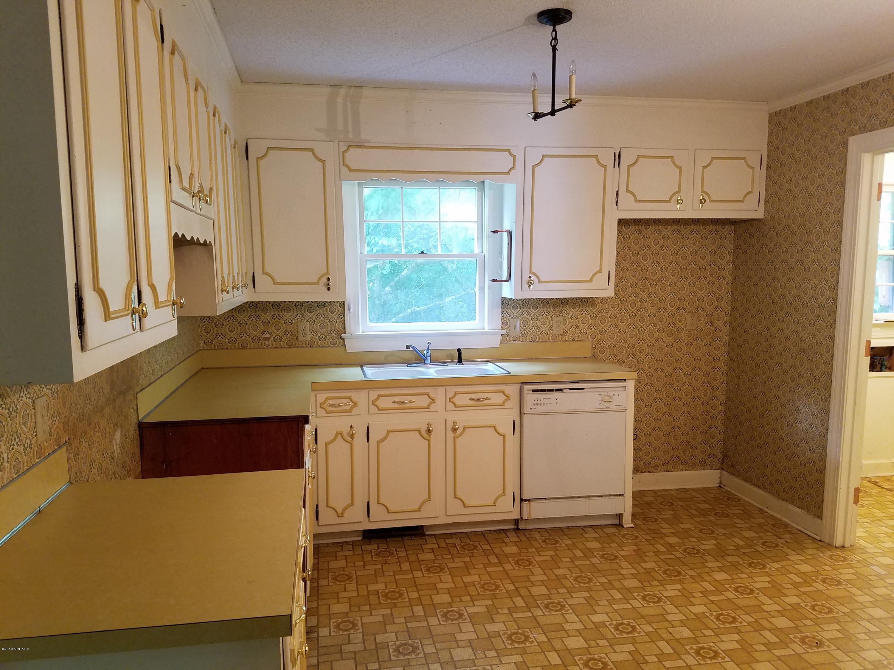 1564 Hull Road Snow Hill, NC 28580 - Photo 12 of 28 Kitchen