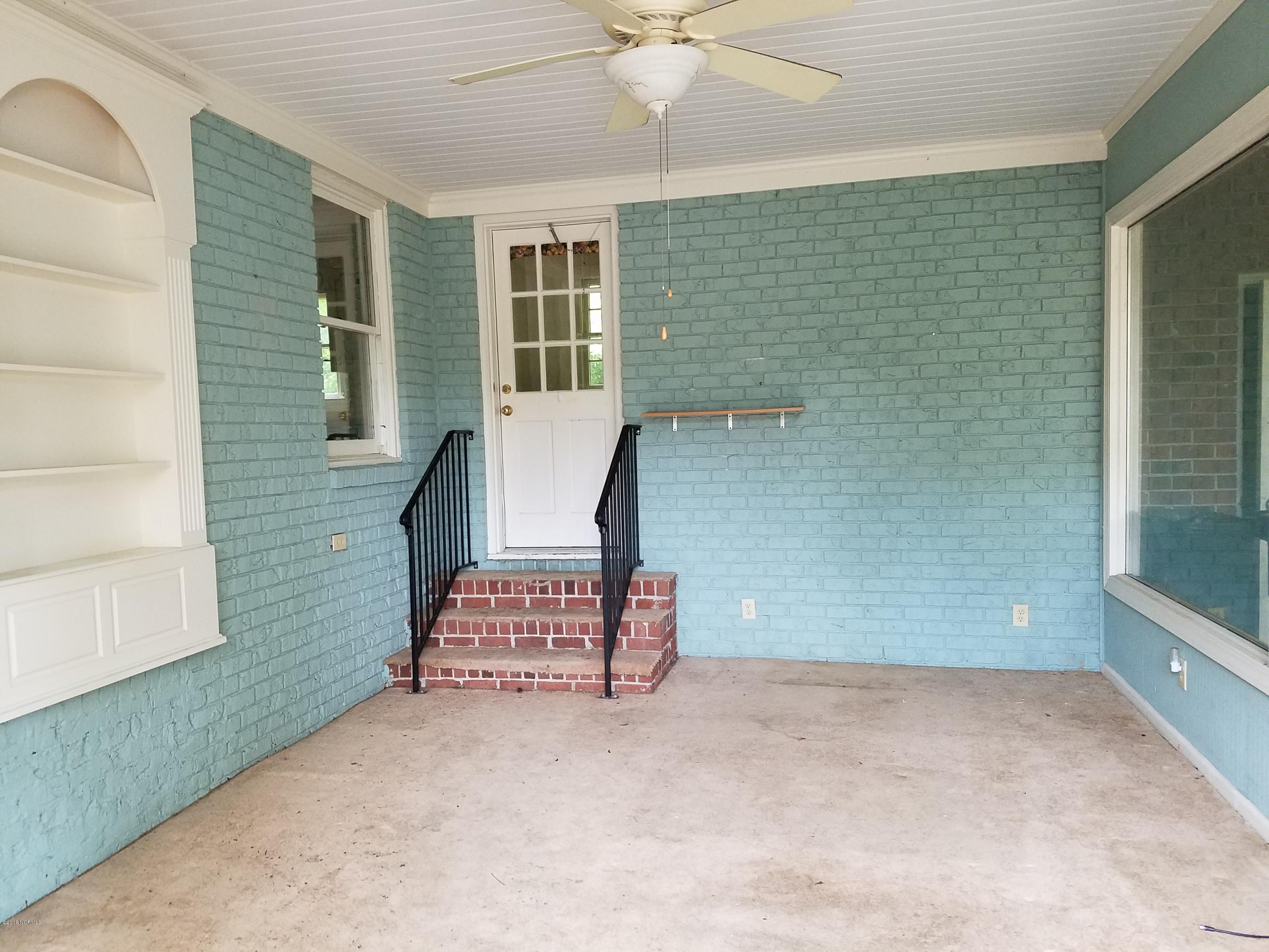 1564 Hull Road Snow Hill, NC 28580 - Photo 27 of 28 Sun Porch