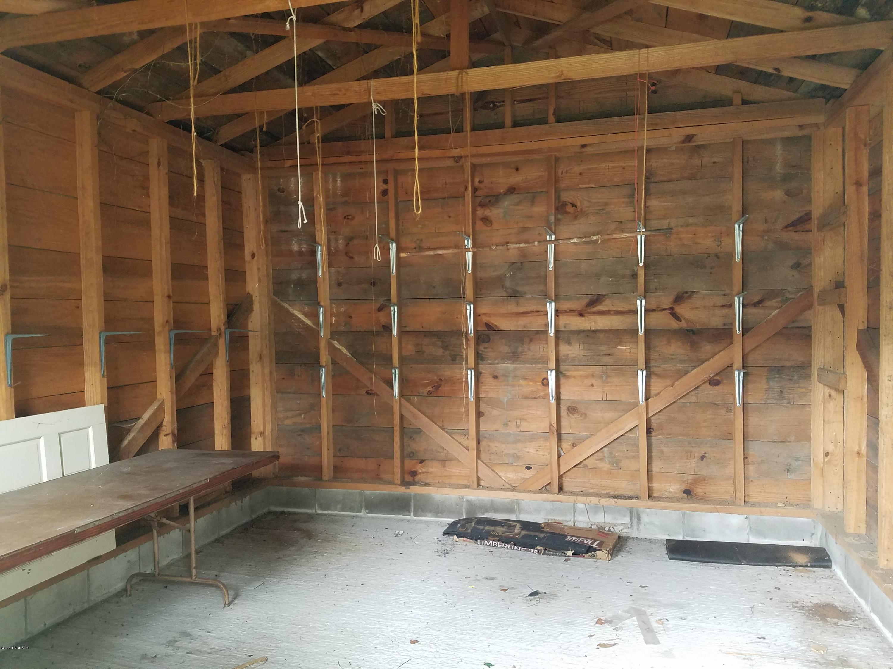 Det. Shop/Storage-Interior