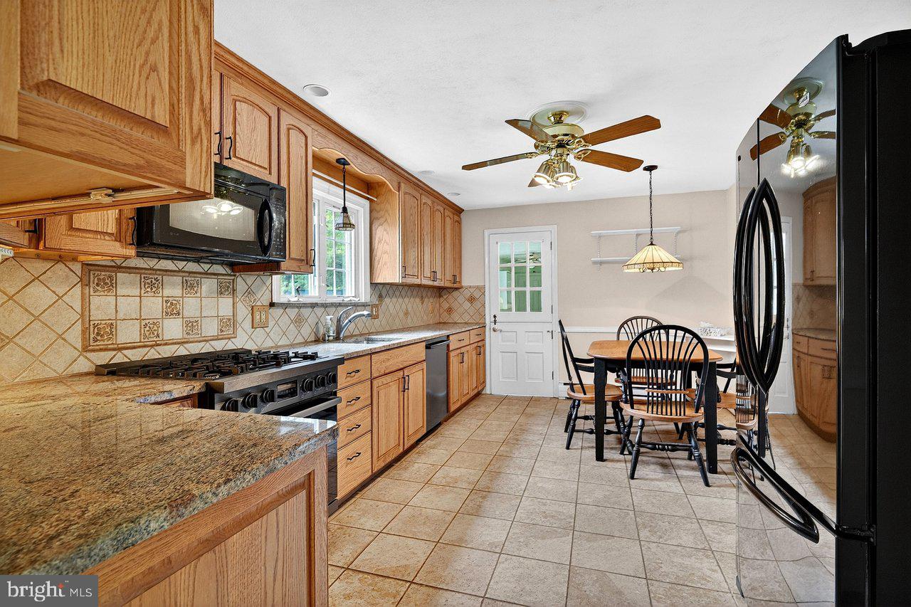 118 Bull Run Road Ewing, NJ 08638 - Photo 19 of 43 Charming kitchen with modern touches.
