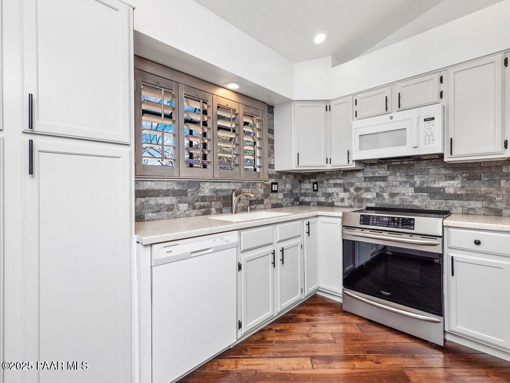 1034 Bunker Place Dewey, AZ 86327 - Photo 8 of 17 a kitchen with stainless steel appliances granite countertop a stove a sink and a refrigerator