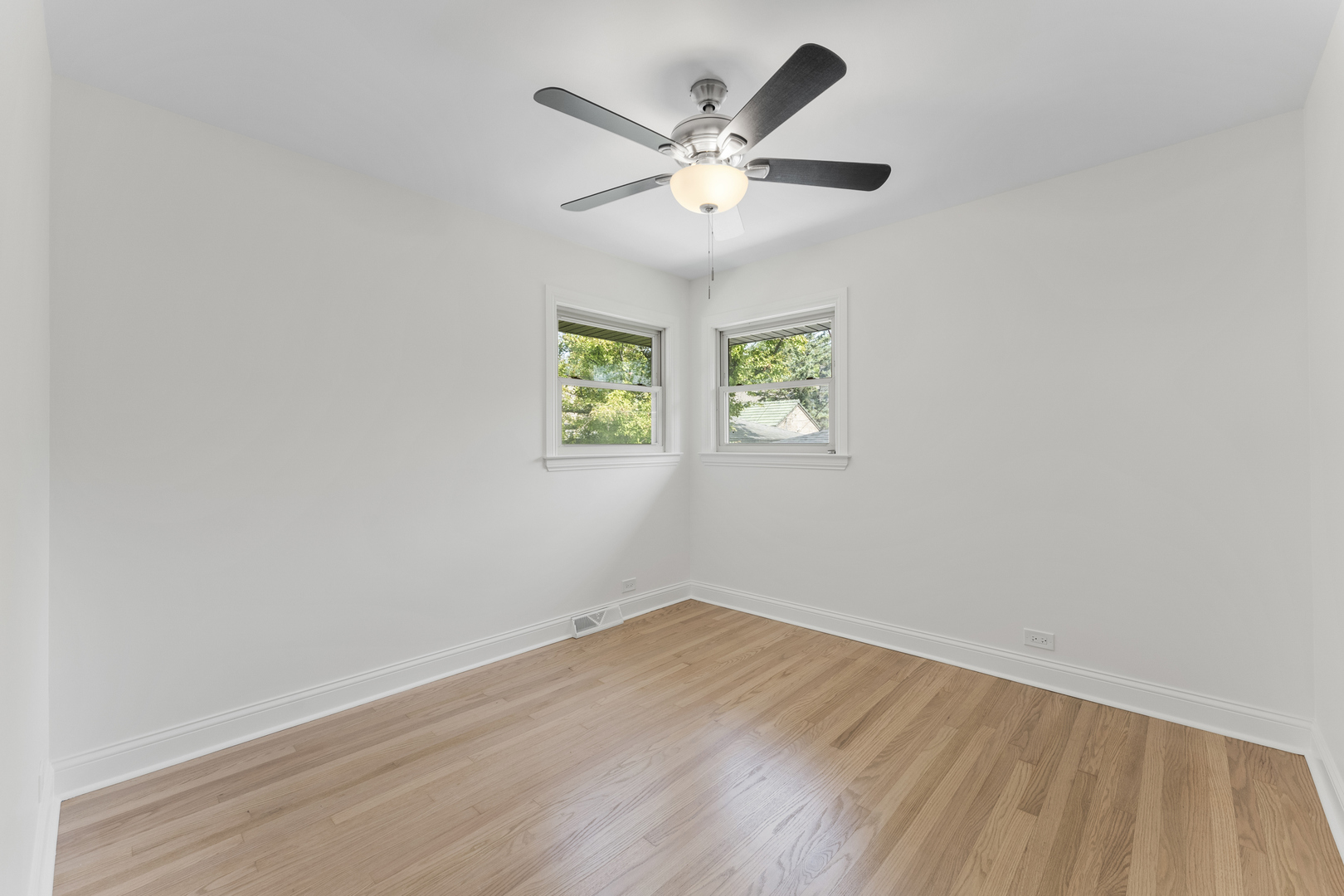 208 47th Street Western Springs, IL 60558 - Photo 24 of 53 an empty room with wooden floor and windows