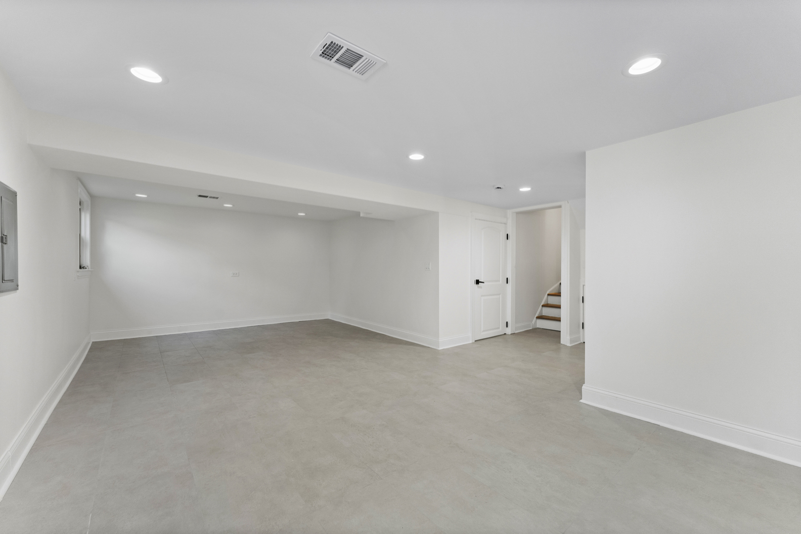 208 47th Street Western Springs, IL 60558 - Photo 33 of 53 an empty room with a empty space