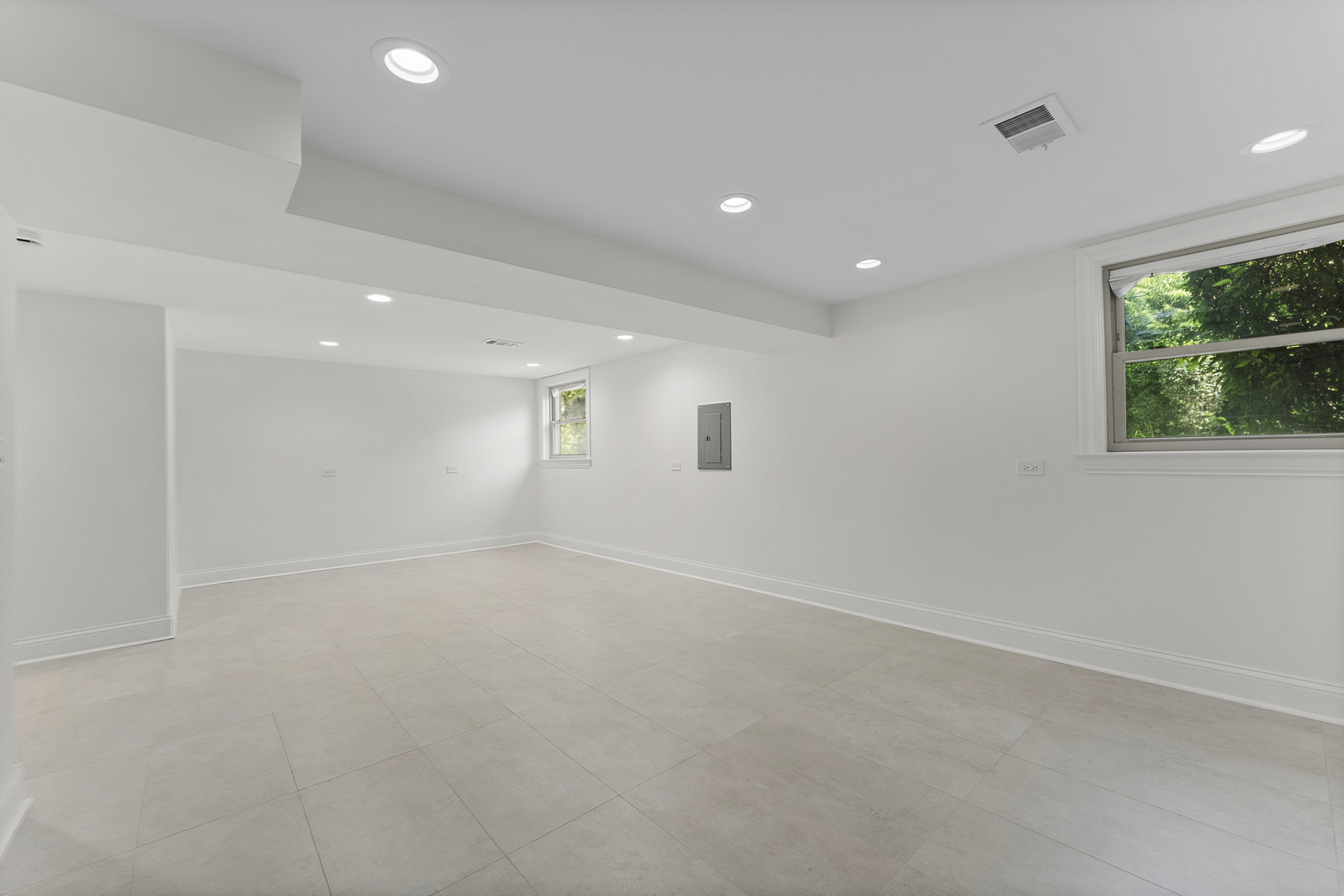 208 47th Street Western Springs, IL 60558 - Photo 34 of 53 an empty room with windows and outdoor view