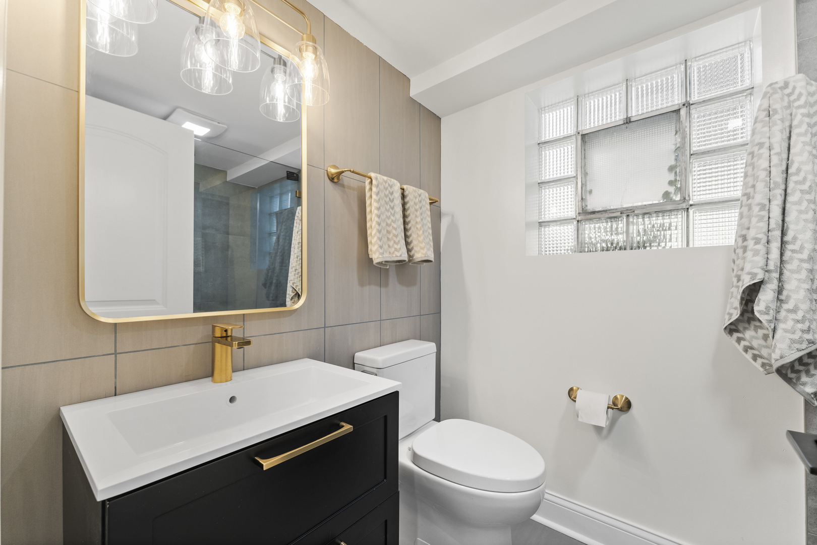 208 47th Street Western Springs, IL 60558 - Photo 35 of 53 a bathroom with a sink toilet and shower