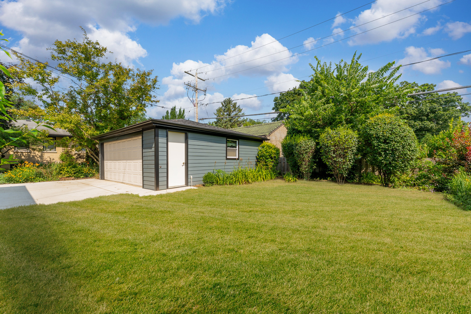 208 47th Street Western Springs, IL 60558 - Photo 38 of 53 a view of a house with a yard