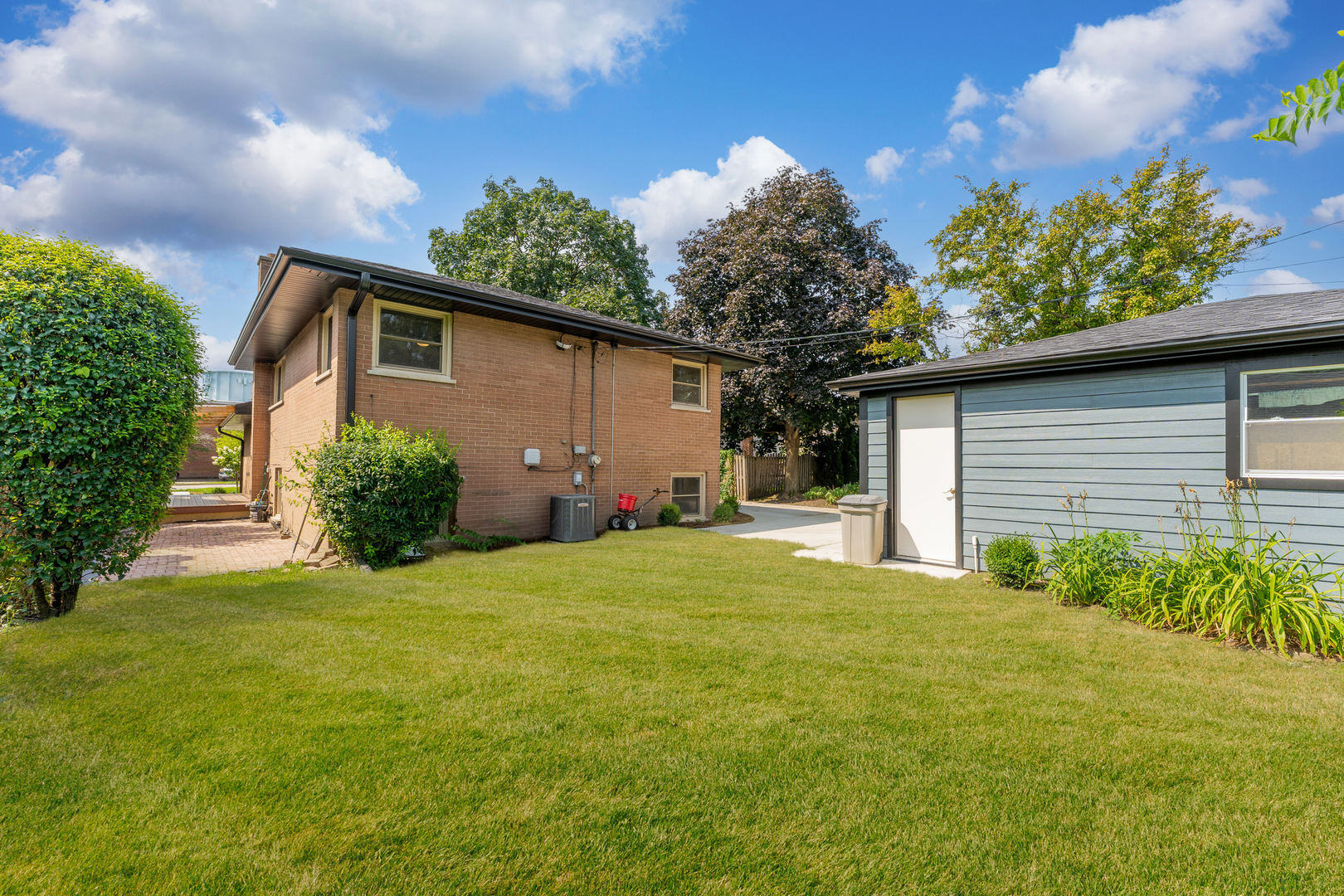 208 47th Street Western Springs, IL 60558 - Photo 39 of 53 a front view of a house with a yard and garage